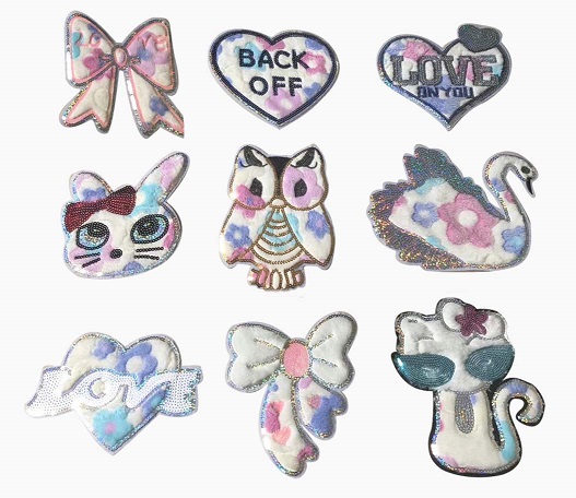 Patch berbulu dengan hiasan