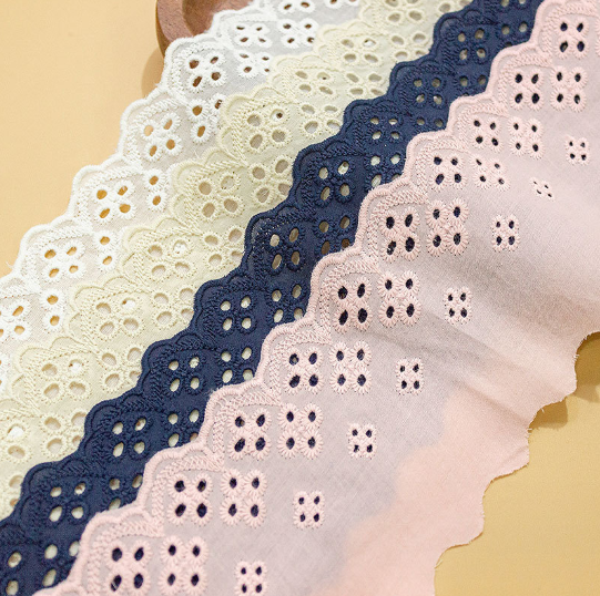Kapas Floret Putih dengan Tepi Tepuk Lace Trim